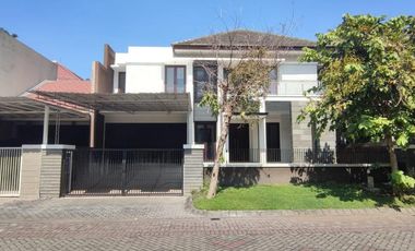 2 Lantai Terawat Strategis Rumah di Graha Family blok U