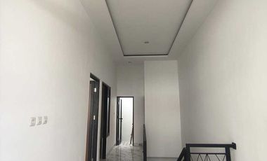 DIJUAL RUMAH TINGGAL 4 KAMAR TIDUR STRATEGIS DI RUNGKUT TERKEREN