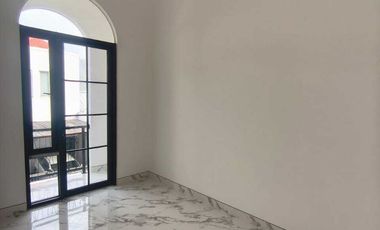 DIJUAL RUMAH TINGGAL 4 KAMAR TIDUR STRATEGIS DI RUNGKUT TERKEREN