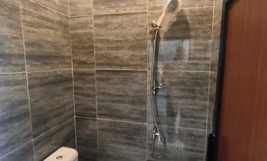 DIJUAL RUMAH TINGGAL 4 KAMAR TIDUR STRATEGIS DI RUNGKUT TERKEREN