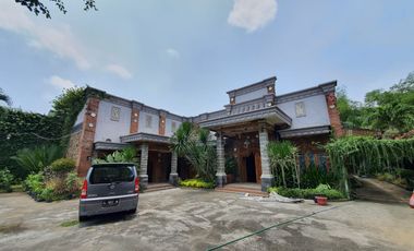 1853. Dijual Rumah makan aktif di Yos Sudarso Jombang