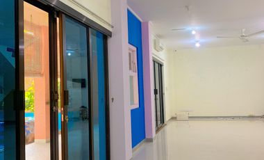 Rumah di kompleks Senggigi square