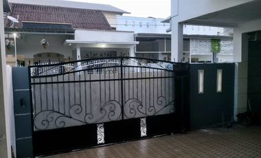 Rumah di dekat RS Biomedika Pagutan
