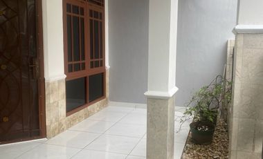 Disewakan Rumah Area Duren Sawit Jaktim ( Fa)