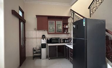 Sewa Rumah Pakuwon Indah Full Furnished Murah Depan Mall Kamar 4
