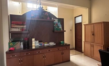 Sewa Rumah Pakuwon Indah Full Furnished Murah Depan Mall Kamar 4