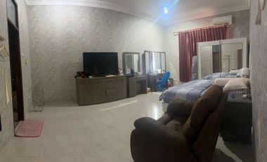 Sewa Rumah Pakuwon Indah Full Furnished Murah Depan Mall Kamar 4