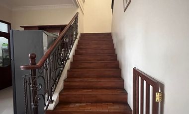 Sewa Rumah Pakuwon Indah Full Furnished Murah Depan Mall Kamar 4