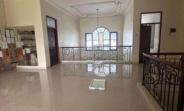 Sewa Rumah Pakuwon Indah Full Furnished Murah Depan Mall Kamar 4