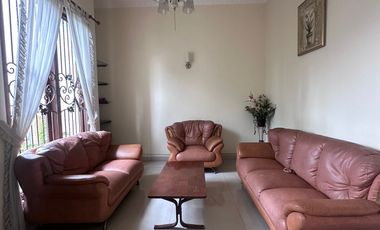 Sewa Rumah Pakuwon Indah Full Furnished Murah Depan Mall Kamar 4