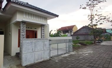 Dijual Rumah Baru Siap Huni Dekat Tengkleng Hohah di Jl. Wonosari KM 7