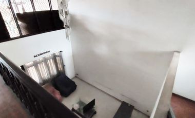 DijuaL Rumah LANGKA  HADAP TIMUR  MURAH di PURI INDAH - JAKARTA BARAT