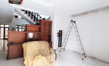 DijuaL Rumah LANGKA  HADAP TIMUR  MURAH di PURI INDAH - JAKARTA BARAT