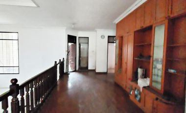 DijuaL Rumah LANGKA  HADAP TIMUR  MURAH di PURI INDAH - JAKARTA BARAT