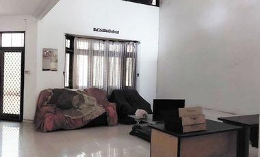 DijuaL Rumah LANGKA  HADAP TIMUR  MURAH di PURI INDAH - JAKARTA BARAT