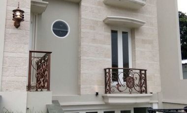 Rumah Baru 3 Lt. dijual Murah ada Kolam Renang, Jatinegara, JakTim,SHM