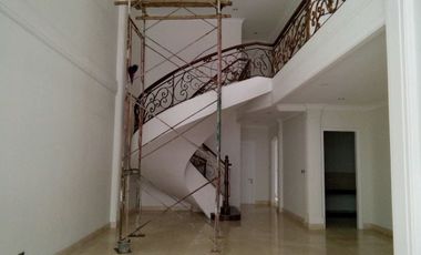 Rumah Baru 3 Lt. dijual Murah ada Kolam Renang, Jatinegara, JakTim,SHM