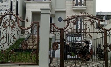 Rumah Baru 3 Lt. dijual Murah ada Kolam Renang, Jatinegara, JakTim,SHM