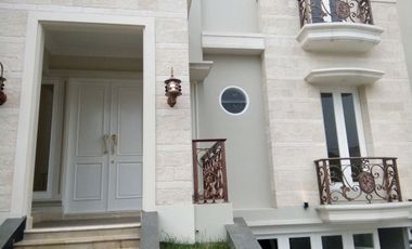 Rumah Baru 3 Lt. dijual Murah ada Kolam Renang, Jatinegara, JakTim,SHM