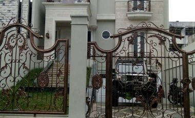 Rumah Baru 3 Lt. dijual Murah ada Kolam Renang, Jatinegara, JakTim,SHM