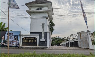 Rumah Mewah Gaya American Classic, Gamping sleman  Dekat Kampus Umy