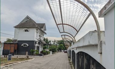 Rumah Mewah Gaya American Classic, Gamping sleman  Dekat Kampus Umy