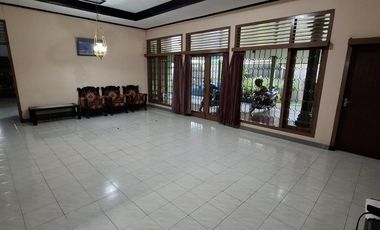 Rumah tinggal di jalan protokol Cilacap