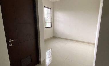 Disewakan Unit Rumah Rapih Ready di Green Lake City