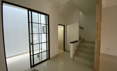 Disewakan Unit Rumah Rapih Ready di Green Lake City