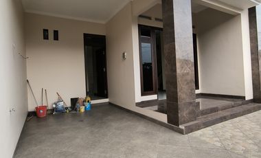 Rumah solo Gentan Purbayan dekat luwes pajang Laweyan