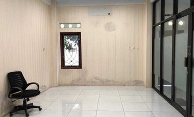 Rumah kantor bagus dekat kampus UMY