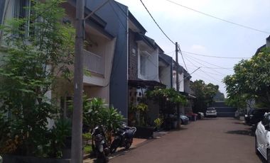 RUMAH DALAM CLUSTER JUAL MURAH DICIRENDEU SELANGKAH KE MRT LEBAK BULUS