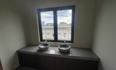 GEDUNG RAPIH SIAP PAKAI DI PINGGIR JL RAYA RADEN SALEH