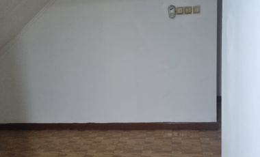 Disewakan Cepat Rumah 1,5 Lantai Kosambi Baru