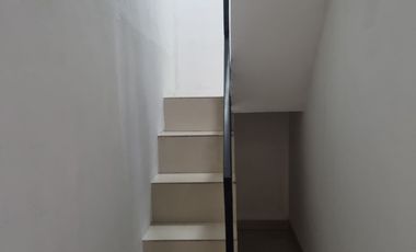 Disewakan Cepat Rumah 1,5 Lantai Kosambi Baru