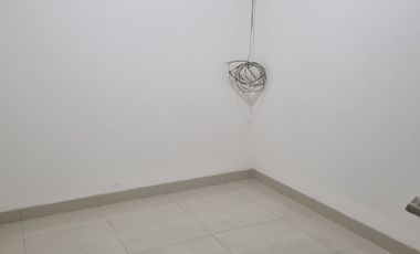 Disewakan Cepat Rumah 1,5 Lantai Kosambi Baru