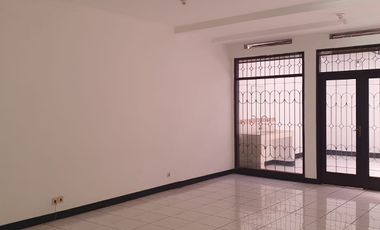 Dijual rumah 2 lantai mainroad di Jalan Mekar Wangi Bandung