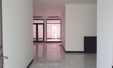 Dijual rumah 2 lantai mainroad di Jalan Mekar Wangi Bandung