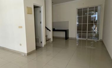 Disewakan Cepat dan Murah 2 Lantai Cluster Europe Green Lake City