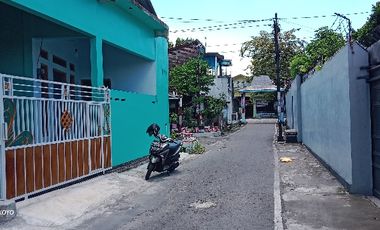 DI SEWAKAN RUMAH BARU BANJARSARI SOLO