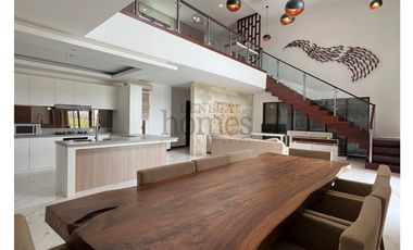 VILLA DI CEMAGI - JALAN KAKI KE PANTAI