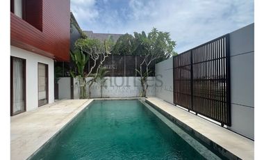 VILLA DI CEMAGI - JALAN KAKI KE PANTAI