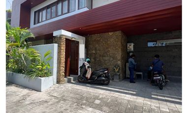 VILLA DI CEMAGI - JALAN KAKI KE PANTAI