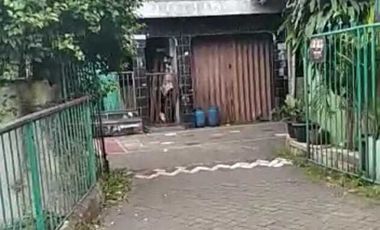 Hitung Tanah ! Rumah 2 Lantai di Perumnas Karawaci, Strategis, Ramai