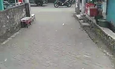 Hitung Tanah ! Rumah 2 Lantai di Perumnas Karawaci, Strategis, Ramai