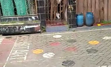 Hitung Tanah ! Rumah 2 Lantai di Perumnas Karawaci, Strategis, Ramai