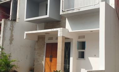 RUMAH MEWAH 2 Lantai di Kota Bekasi  READY & BISA KPR