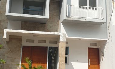 RUMAH MEWAH 2 Lantai di Kota Bekasi  READY & BISA KPR