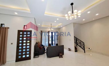 Rumah Cantik 2 Lantai Full Furnish di Jantung Sawojajar Siap Huni