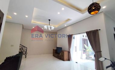 Rumah Cantik 2 Lantai Full Furnish di Jantung Sawojajar Siap Huni